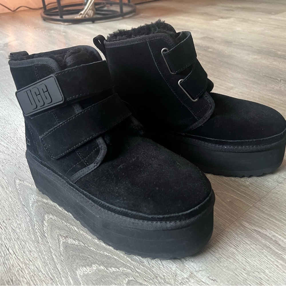 Women’s ugg neumel platform boots size 7